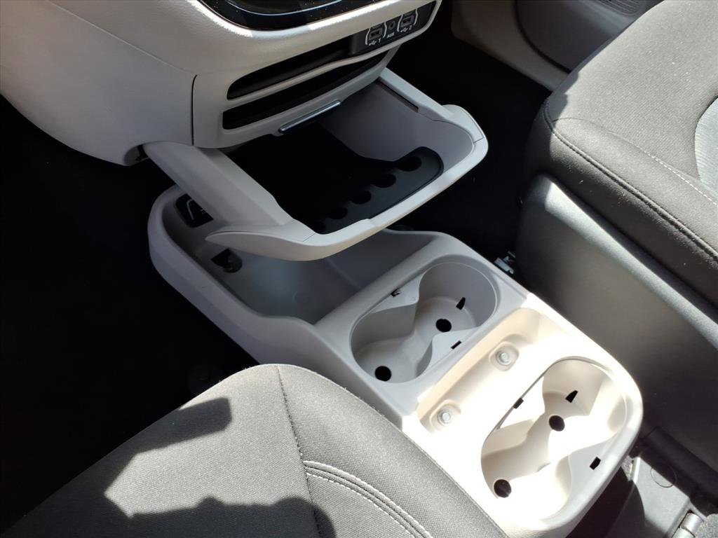 Used 2023 Chrysler Voyager LX image 32