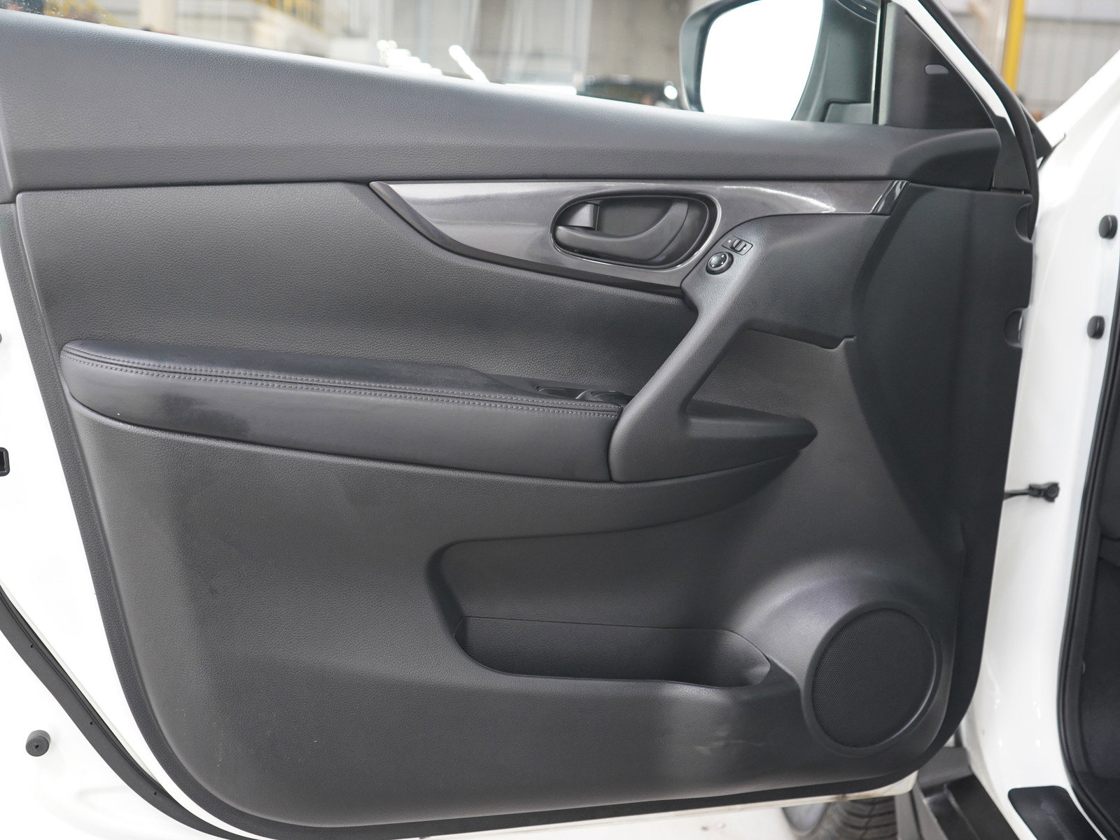 Used 2019 Nissan Rogue S AWD/4WD image 16