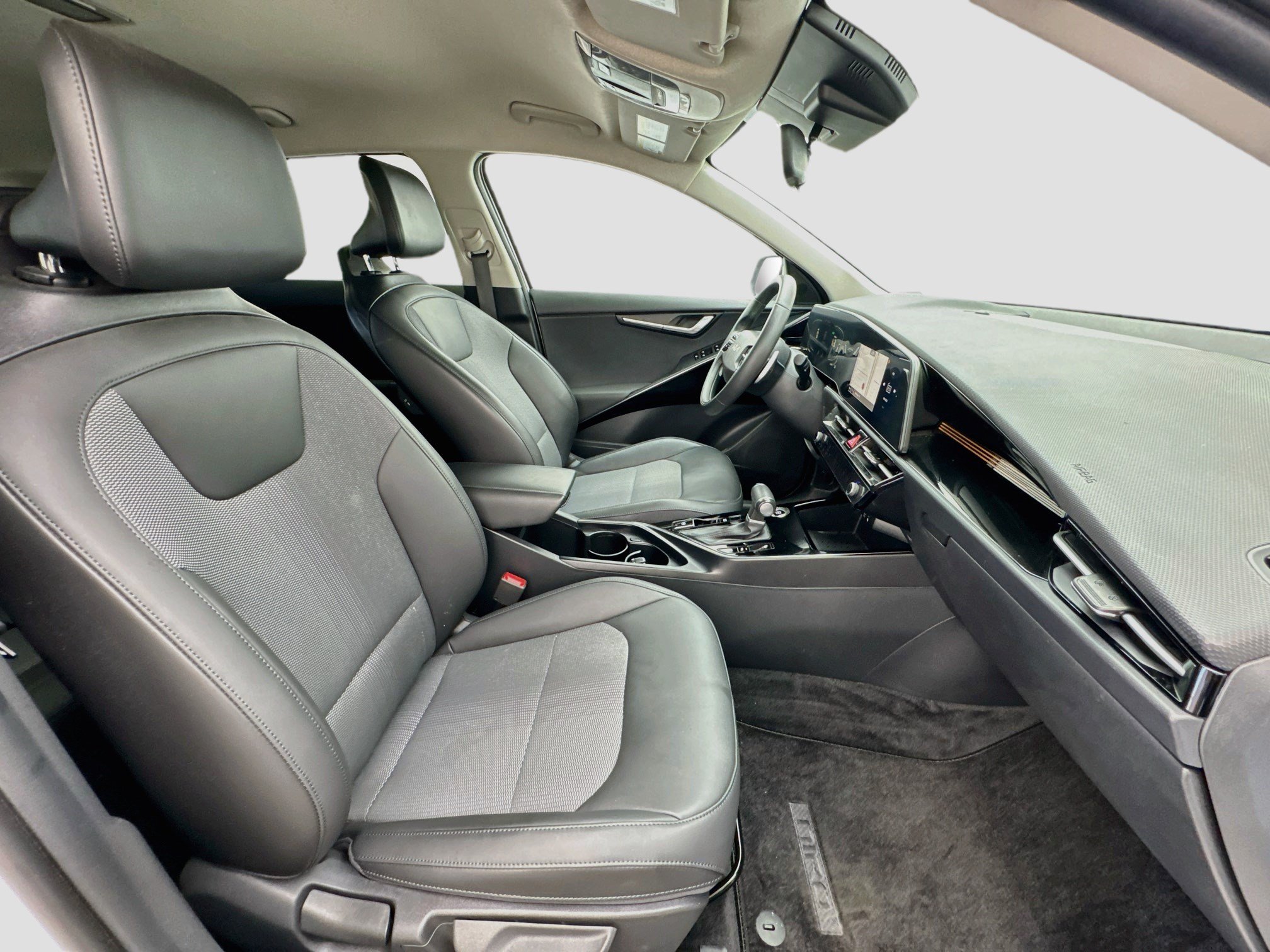 Used 2025 Kia Niro EX FWD image 18
