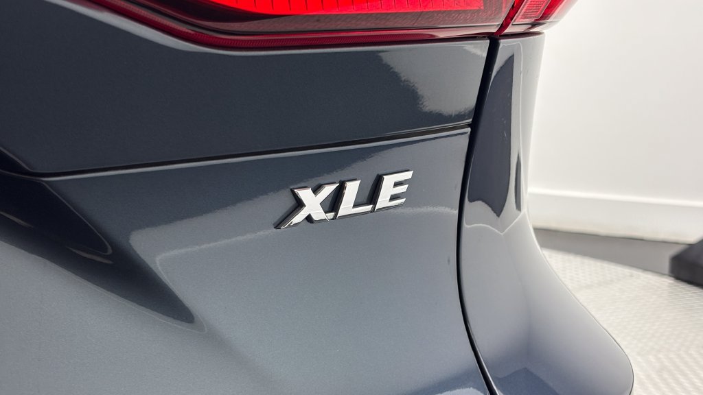 Used 2024 Toyota Venza XLE AWD/4WD image 9