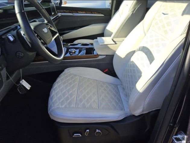 Certified 2025 Cadillac Escalade Sport Platinum AWD/4WD image 7