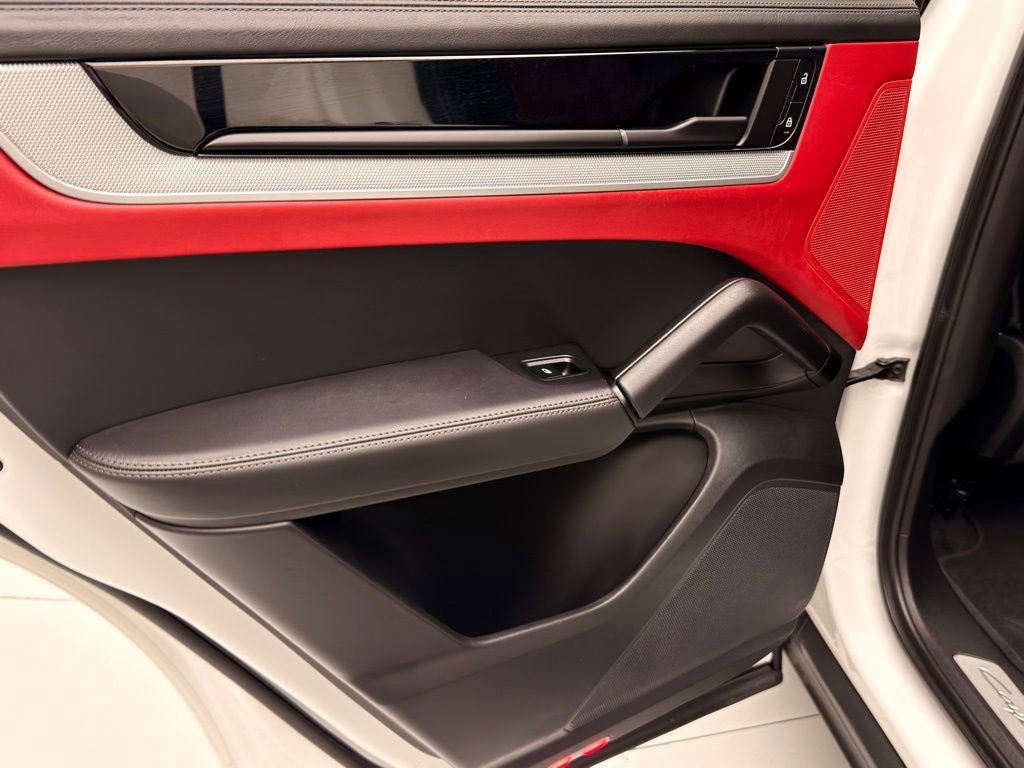 Used 2024 Porsche Cayenne Coupe image 30