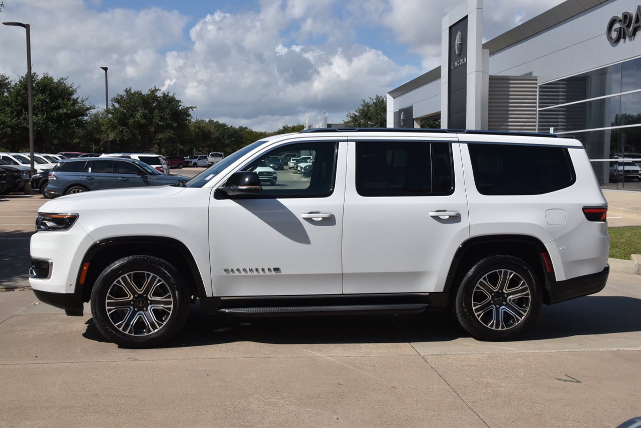 Used 2025 Jeep Wagoneer Series II AWD/4WD image 12