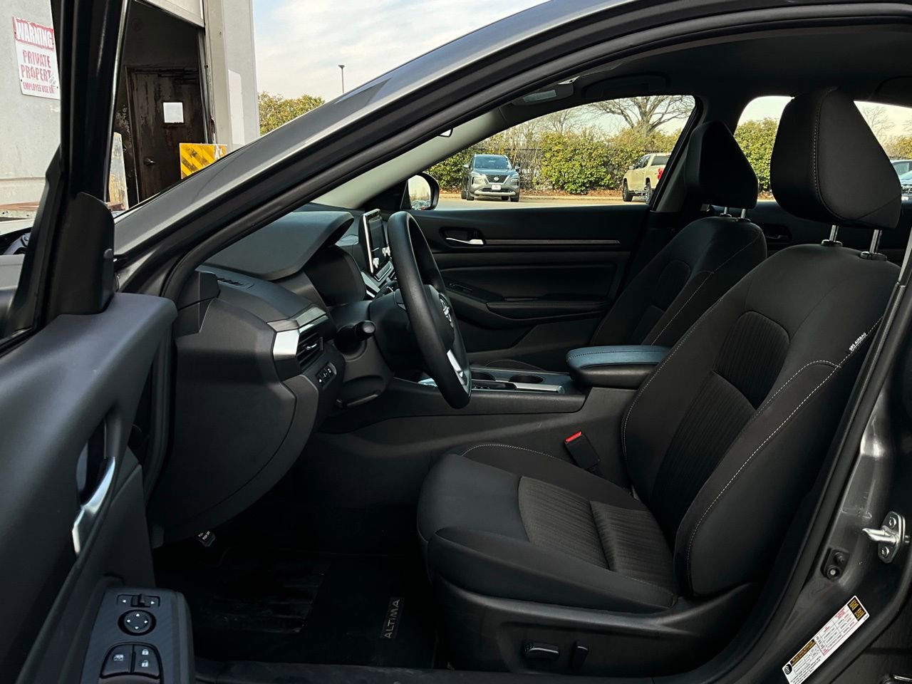 Used 2025 Nissan Altima 2.5 SV image 10