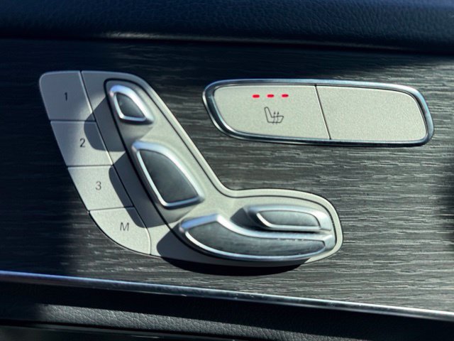 Used 2021 Mercedes-Benz GLC 300 4MATIC image 11