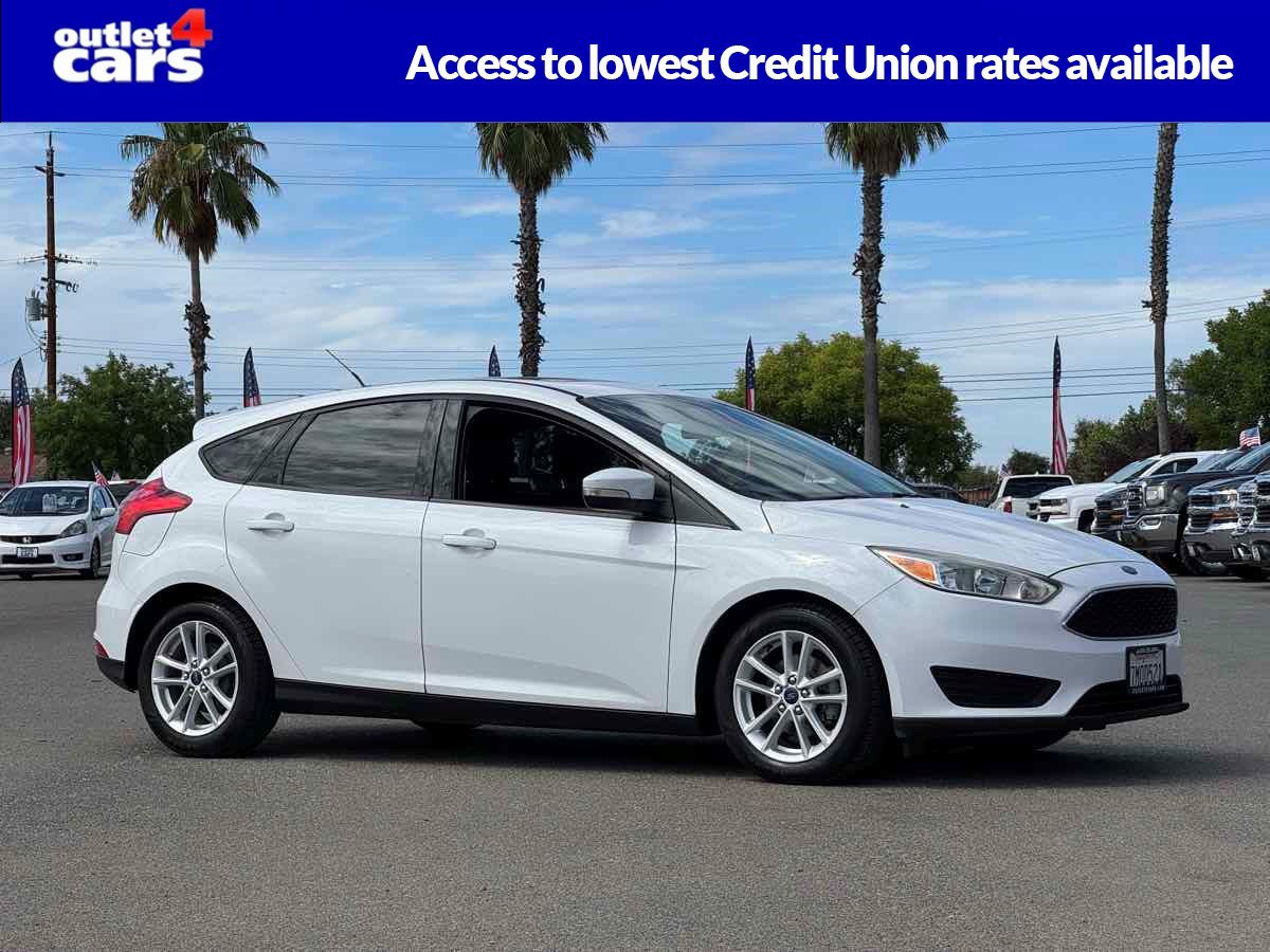Used 2015 Ford Focus SE FWD image 1