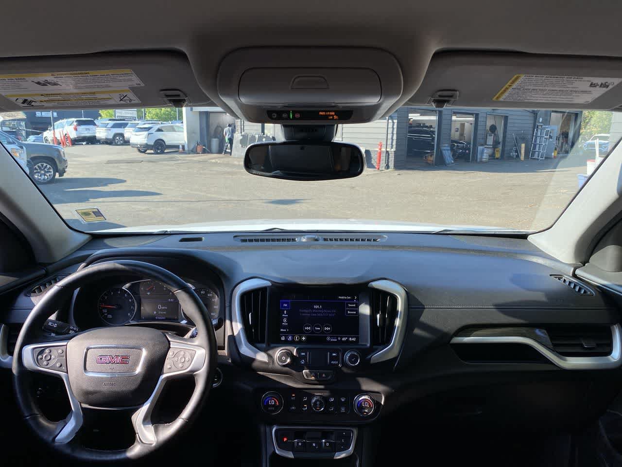 Used 2024 GMC Terrain SLT AWD/4WD image 12