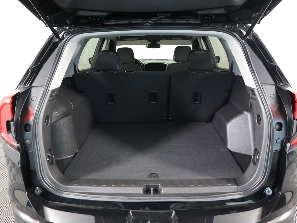 Used 2023 GMC Terrain SLE w/ Driver Convenience Package image 28