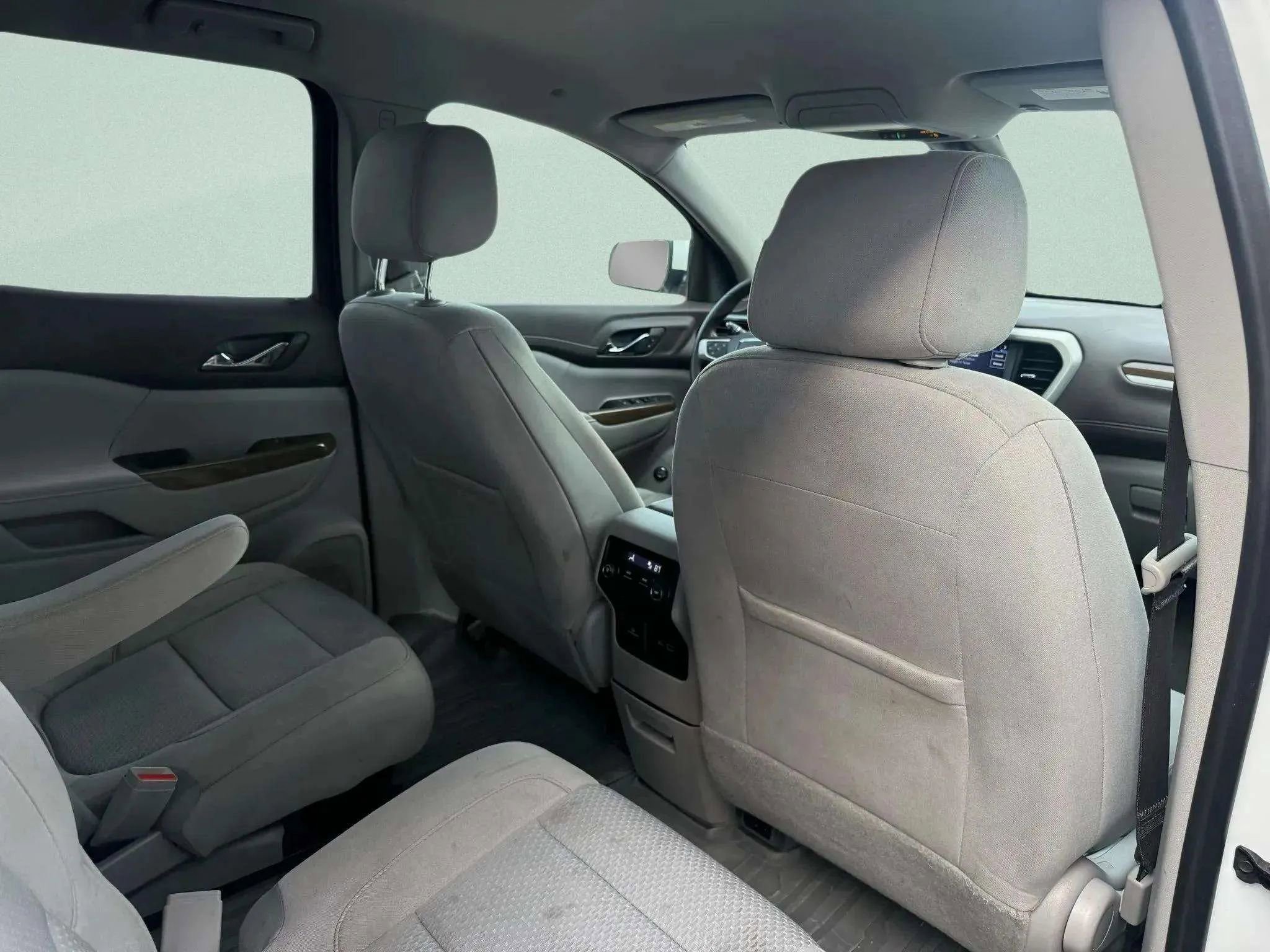 Used 2023 GMC Acadia SLE w/ Driver Convenience Package image 9