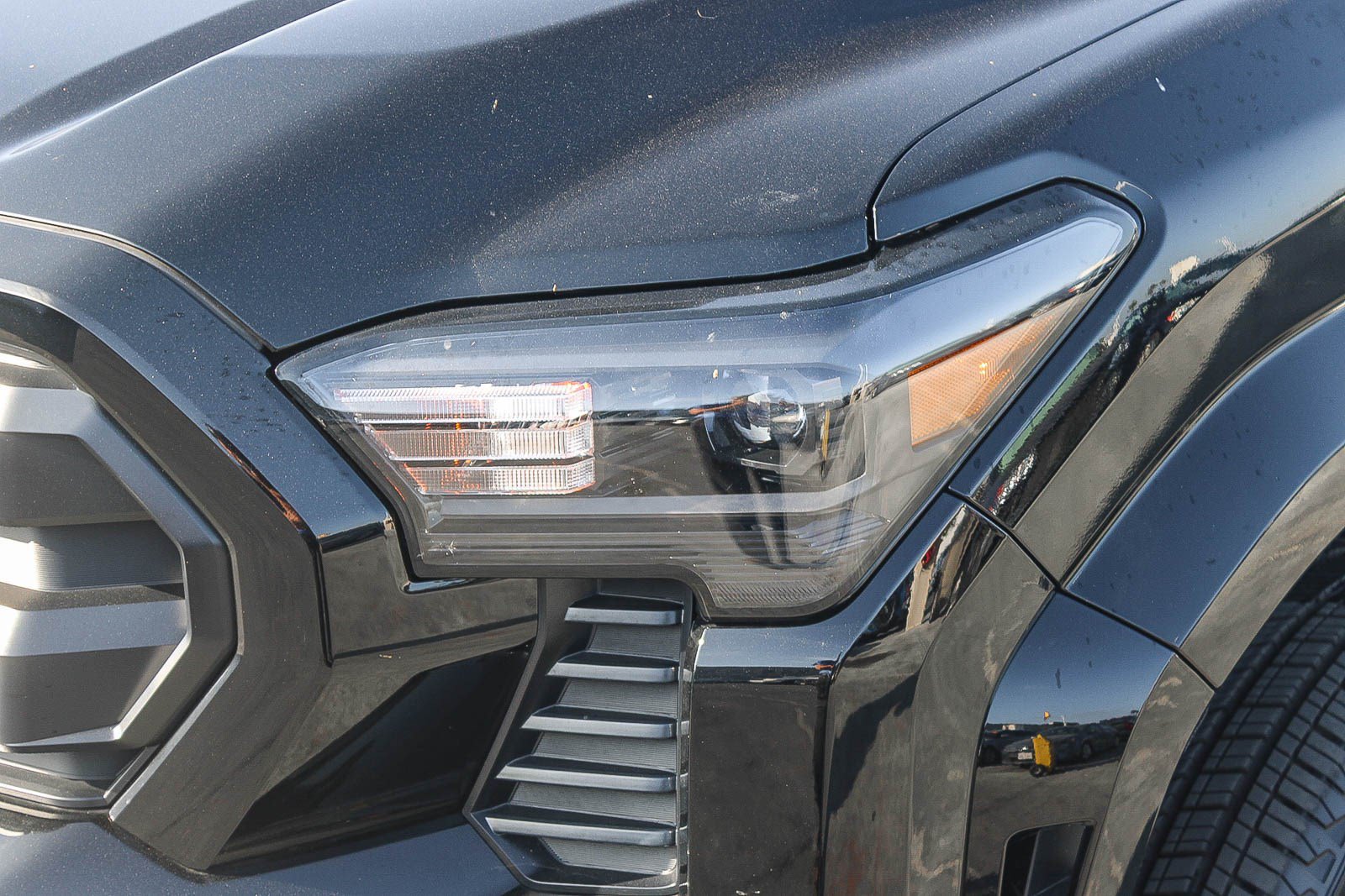 Used 2025 Toyota Tacoma SR5 AWD/4WD image 5