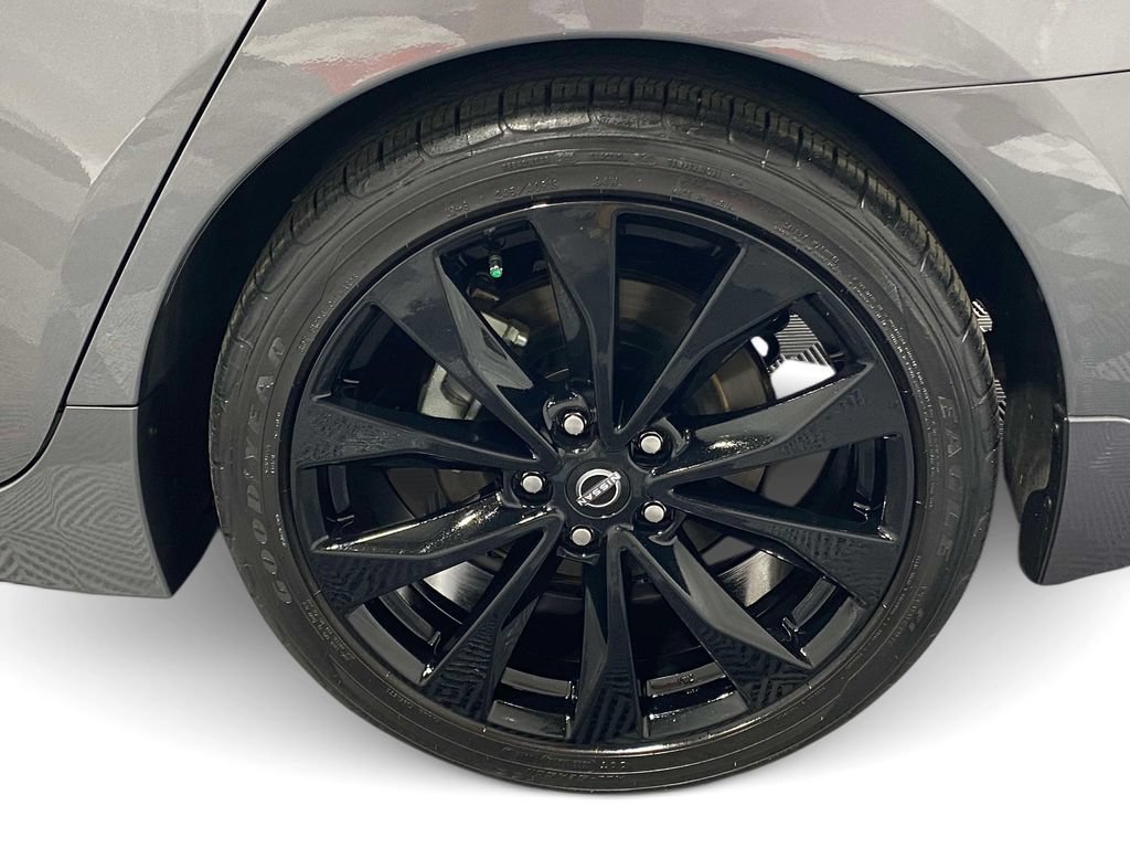 Used 2023 Nissan Maxima SR w/ Sport Mat Group FWD image 7