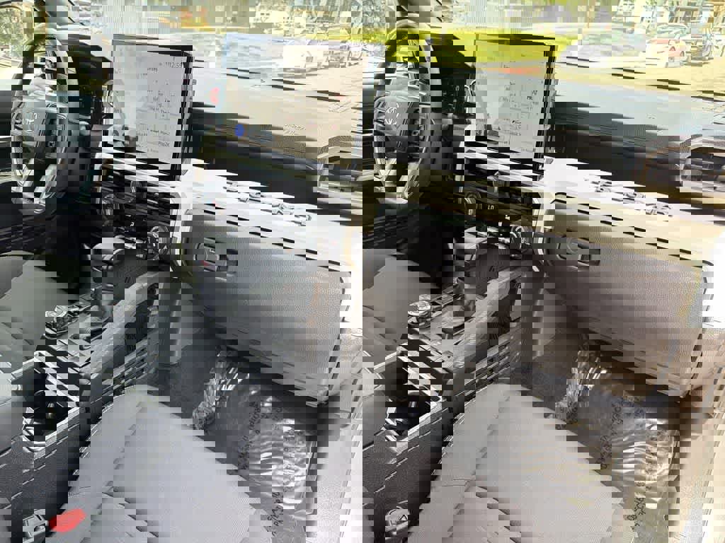 Used 2024 Toyota Tacoma TRD Off-Road image 33