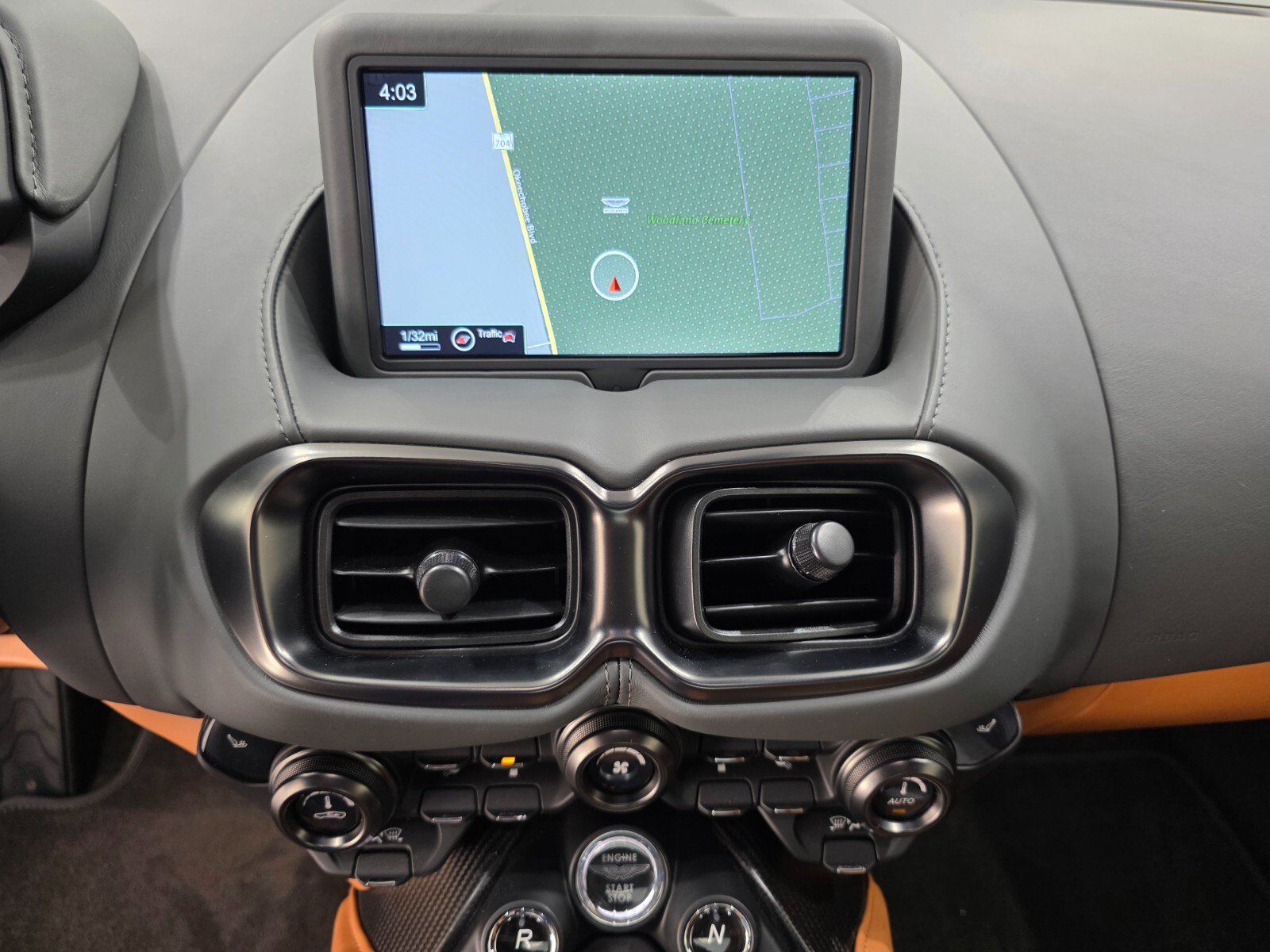 Used 2023 Aston Martin V8 Vantage Coupe image 13