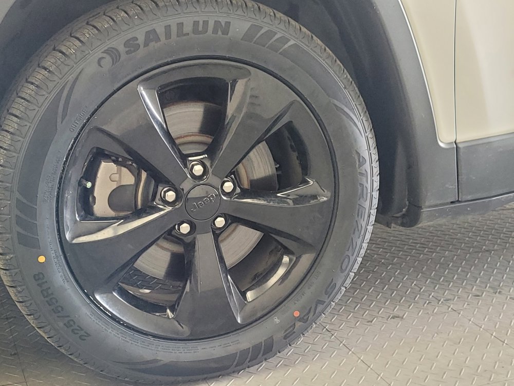 Used 2020 Jeep Cherokee Latitude Plus image 31