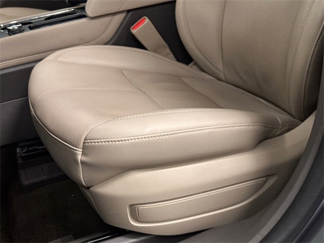 Used 2023 Lincoln Corsair Reserve image 16