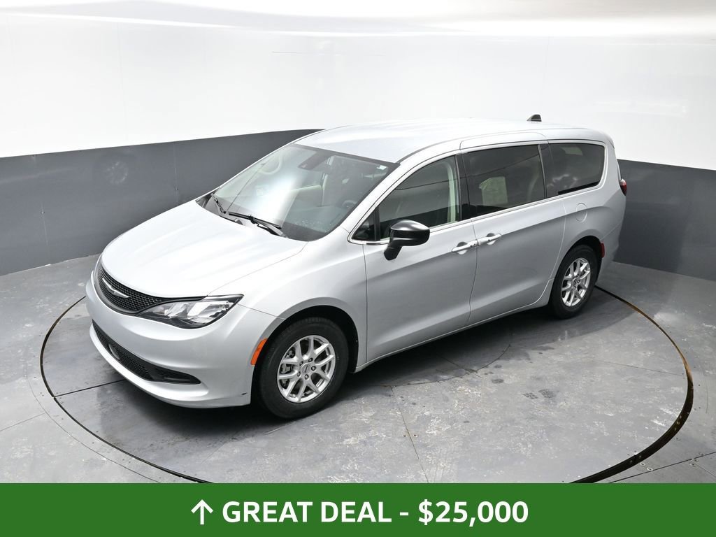 Used 2024 Chrysler Voyager LX image 45