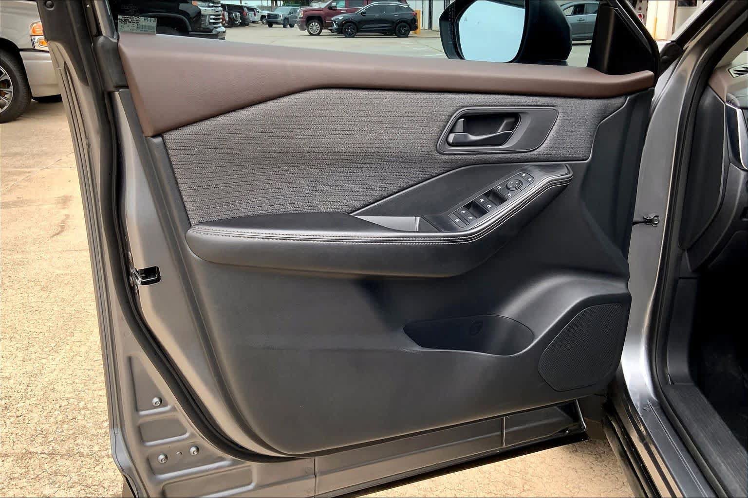 Used 2021 Nissan Rogue S AWD/4WD image 21