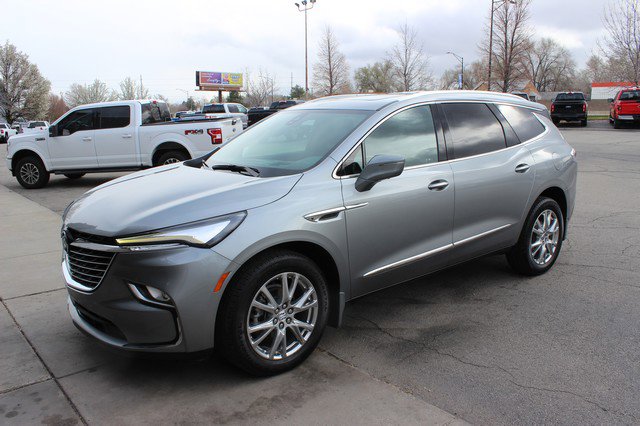 Used 2023 Buick Enclave Premium image 1