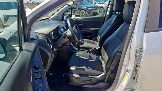 Used 2022 Chevrolet Trax LT w/ Redline Edition FWD image 17