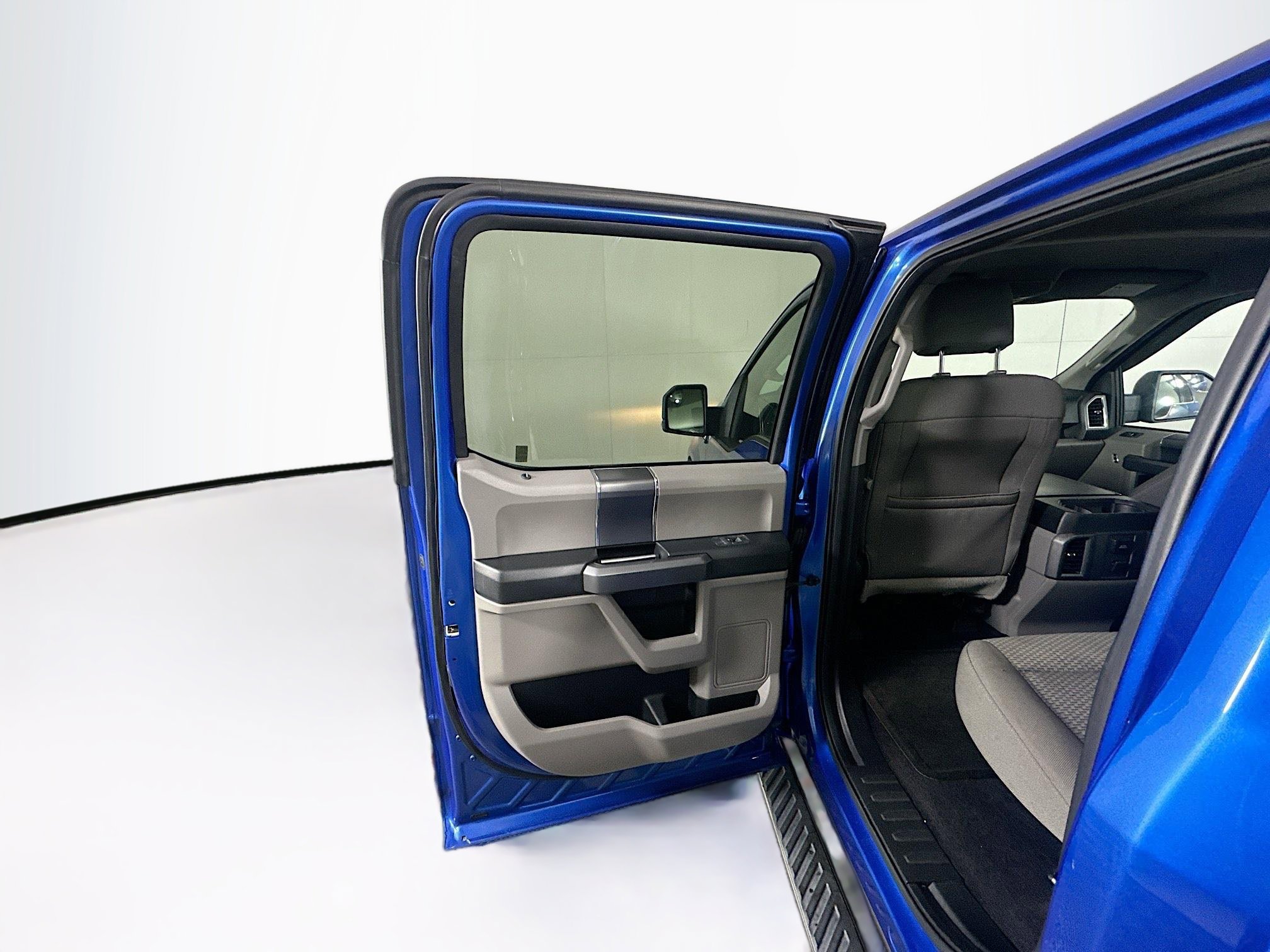 Used 2015 Ford F150 XLT w/ Equipment Group 302A Luxury image 26