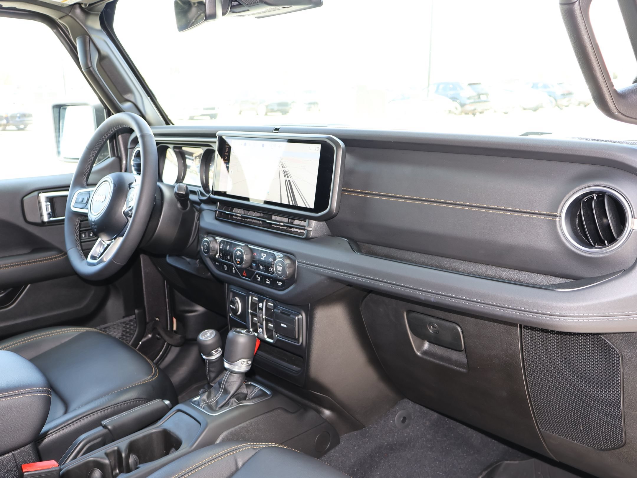 Used 2025 Jeep Wrangler Unlimited Sahara AWD/4WD image 27