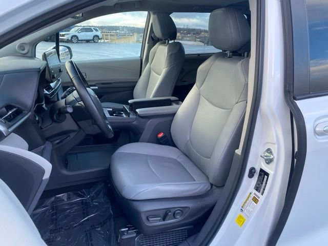 Used 2022 Toyota Sienna XLE image 17