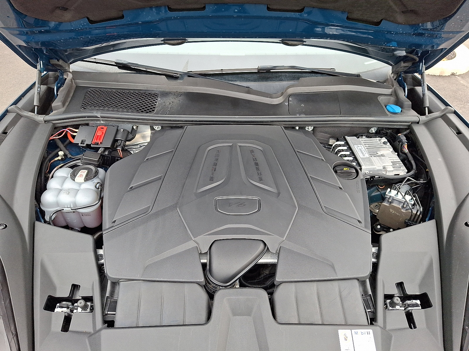 Used 2024 Porsche Cayenne image 28