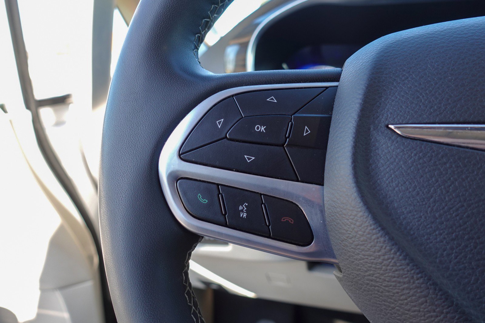 Used 2023 Chrysler Pacifica Limited image 14