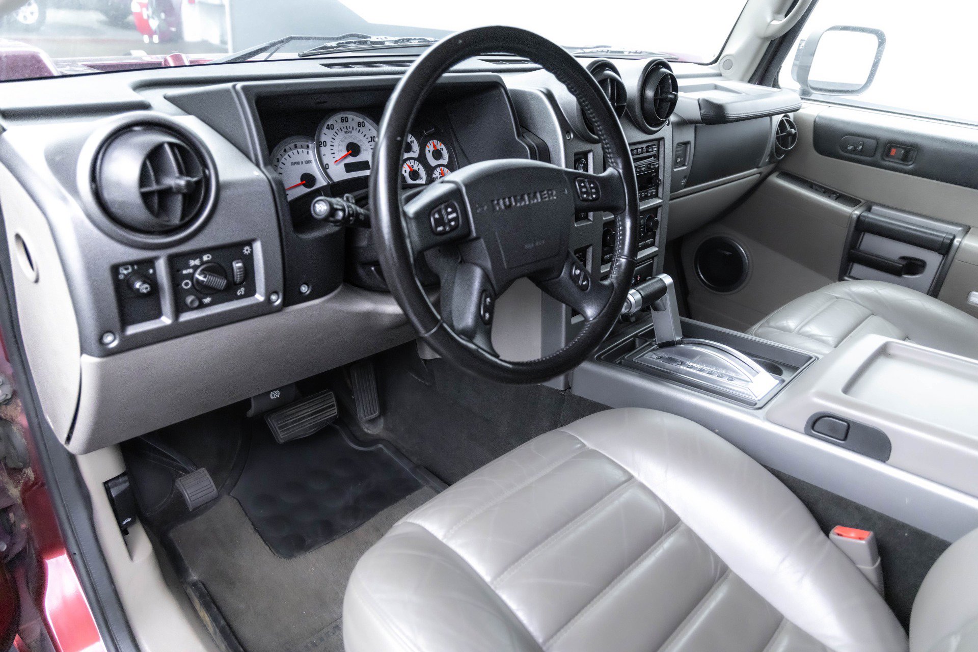 Used 2003 HUMMER H2 Luxury w/ Preferred Equipment Group image 9