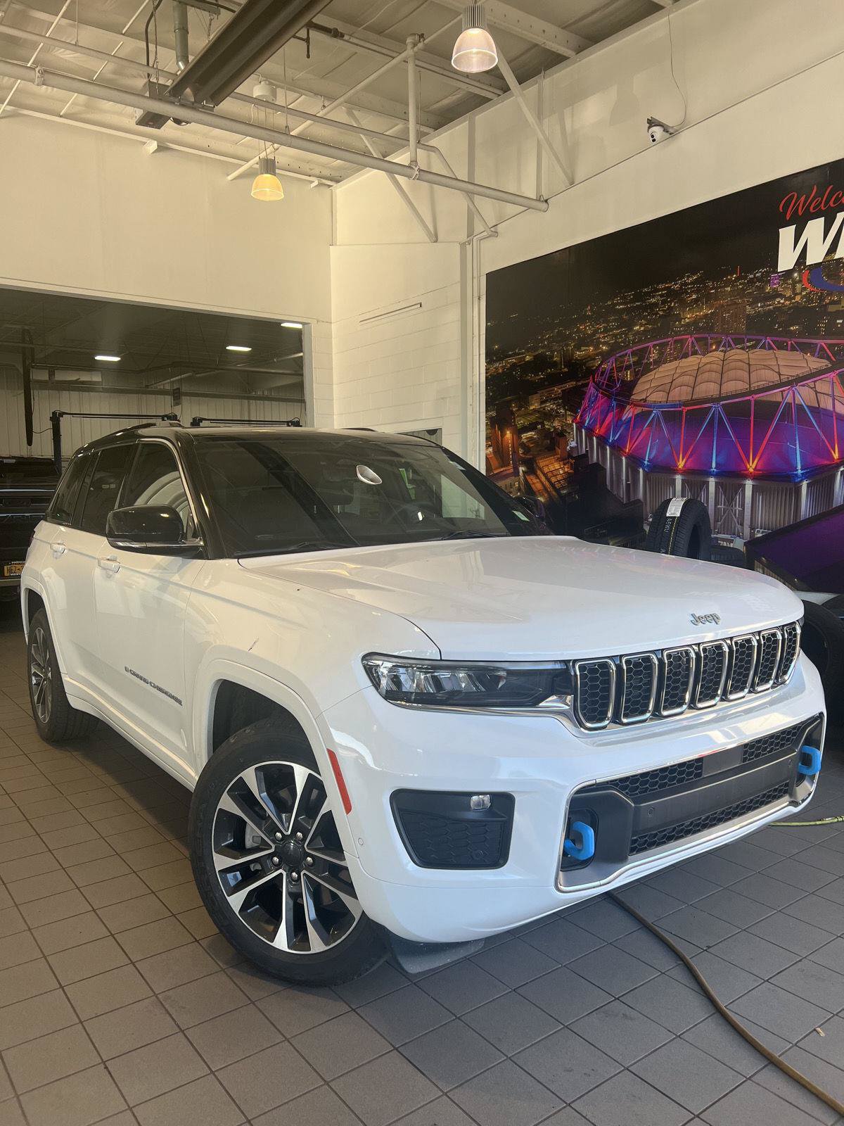 Used 2024 Jeep Grand Cherokee Overland w/ Luxury Tech Group IV AWD/4WD image 48