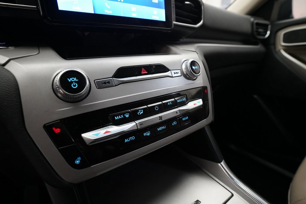 Used 2023 Ford Explorer XLT w/ Equipment Group 202A image 22