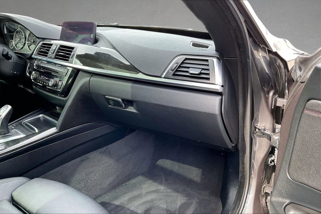 Used 2018 BMW 330i Gran Turismo xDrive image 26