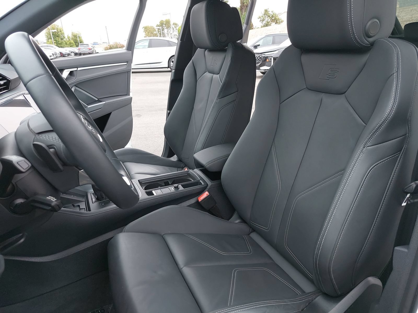 Certified 2025 Audi Q3 2.0T Premium w/ Convenience Package AWD/4WD image 15