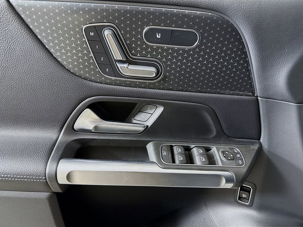 Used 2024 Mercedes-Benz GLB 250 GLB 250 image 17