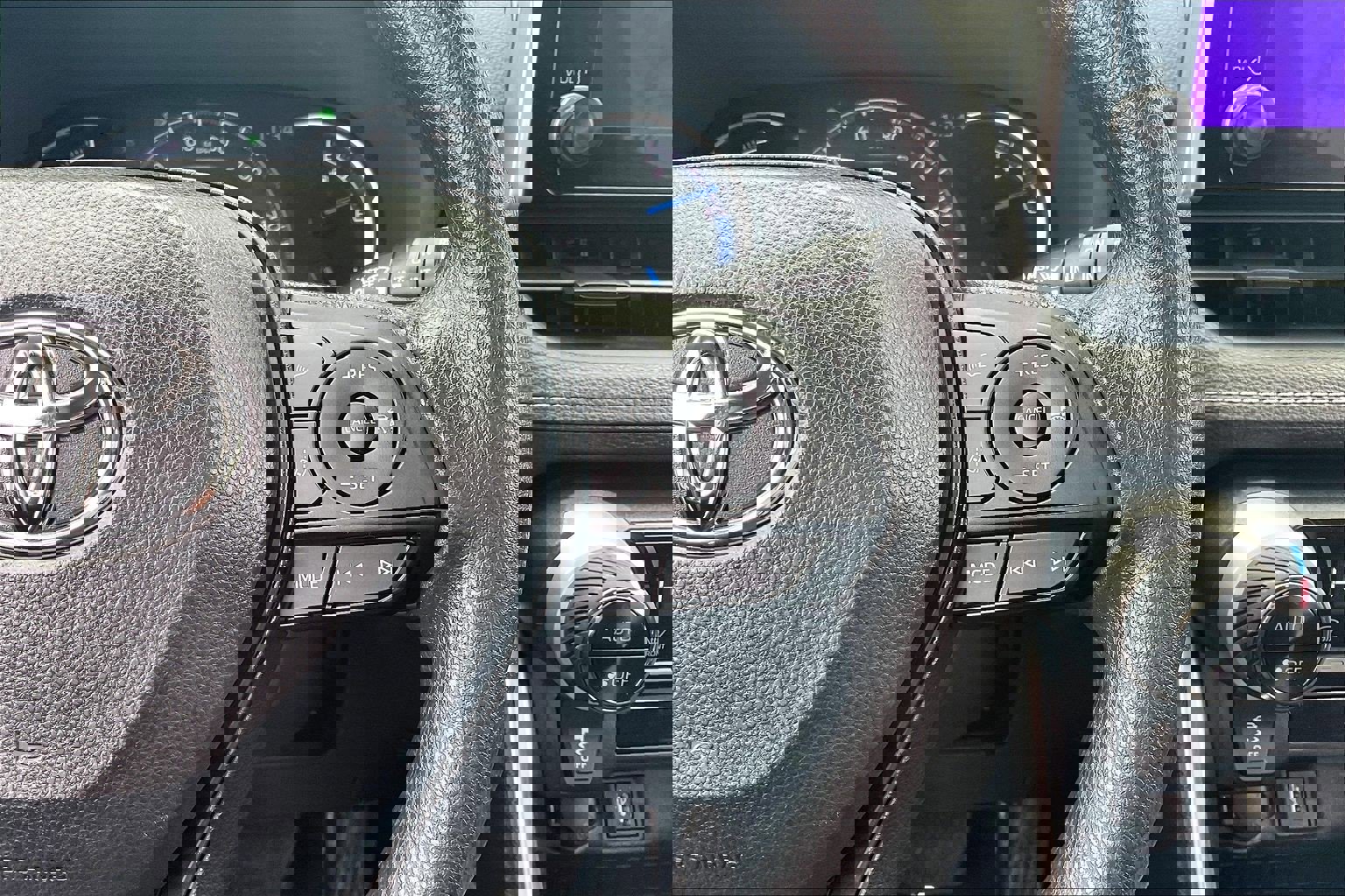 Used 2024 Toyota RAV4 XLE image 24