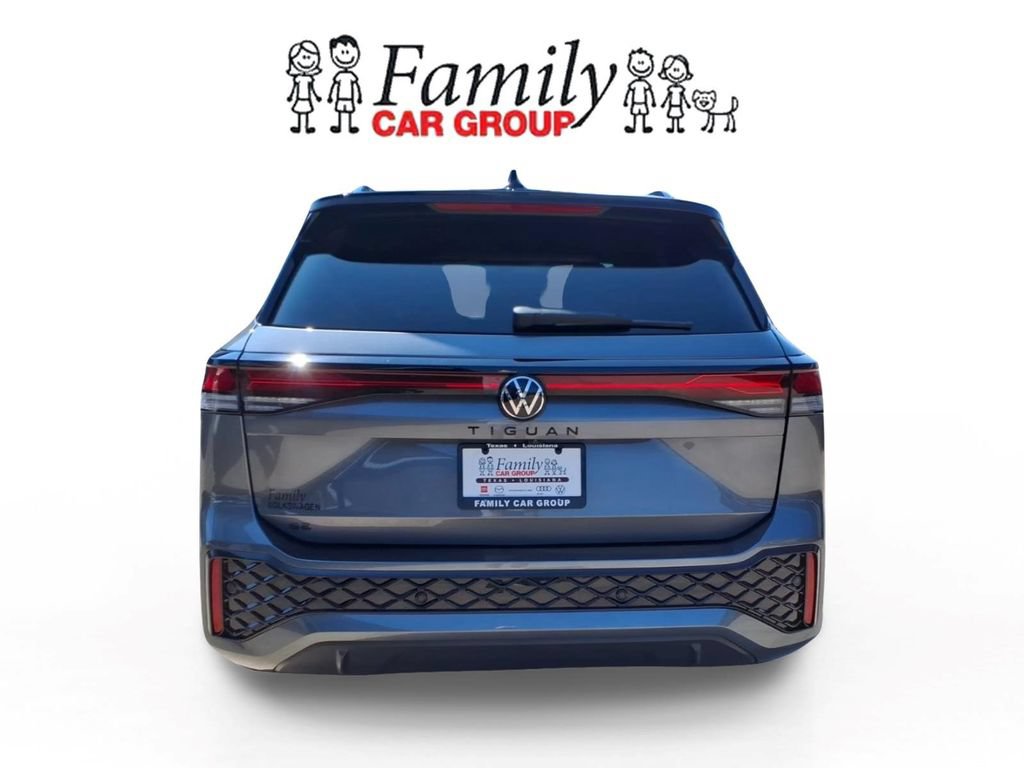 Certified 2026 Volkswagen Tiguan SE R-Line FWD image 3