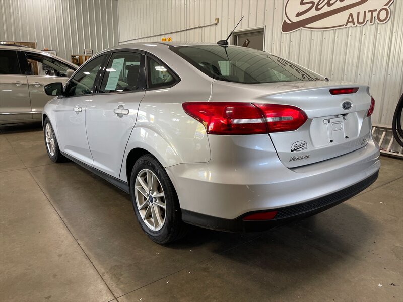 Used 2016 Ford Focus SE w/ SE Cold Weather Package FWD image 3
