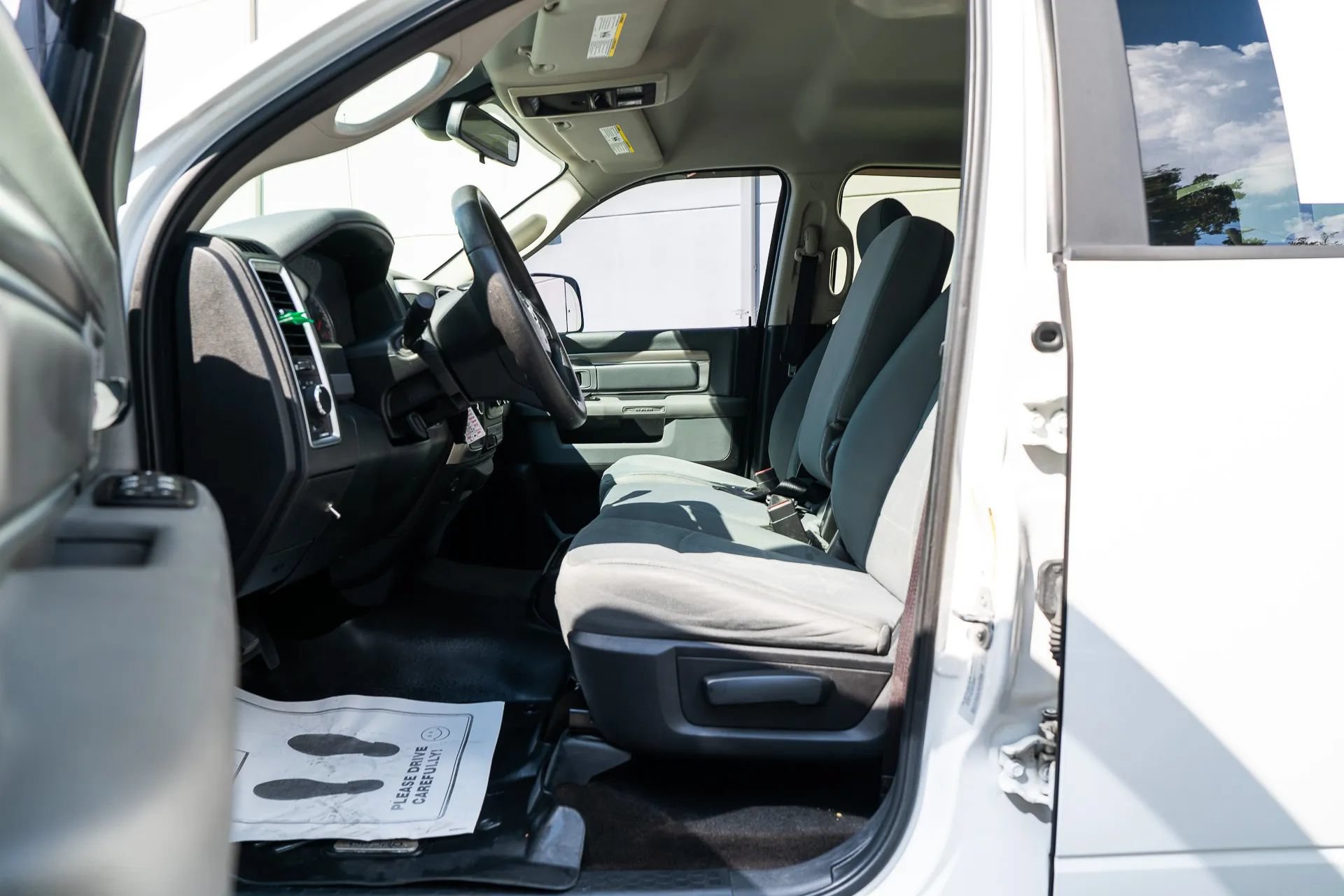Used 2015 RAM 3500 SLT AWD/4WD image 17
