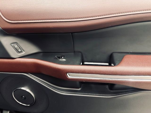 Used 2024 Ford Expedition Limited image 12