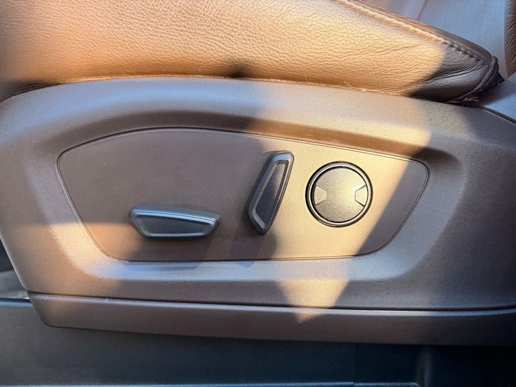 Used 2023 Ford Explorer King Ranch w/ Technology Package image 28