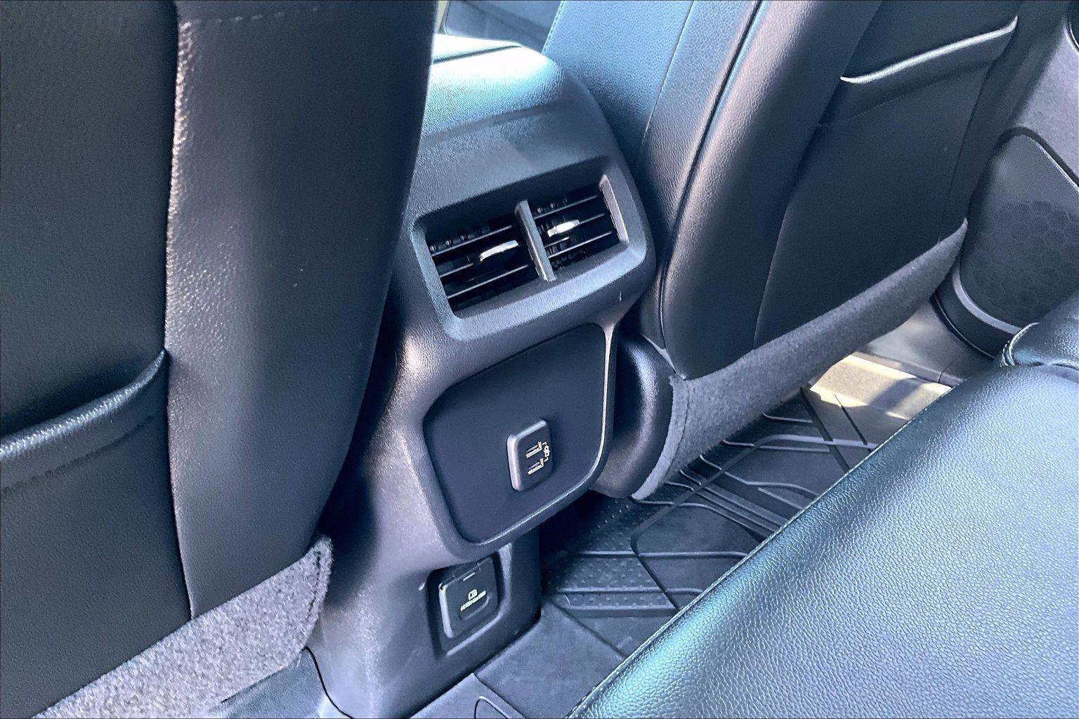 Used 2023 Chevrolet Equinox Premier w/ LPO, Floor Liner Package AWD/4WD image 33
