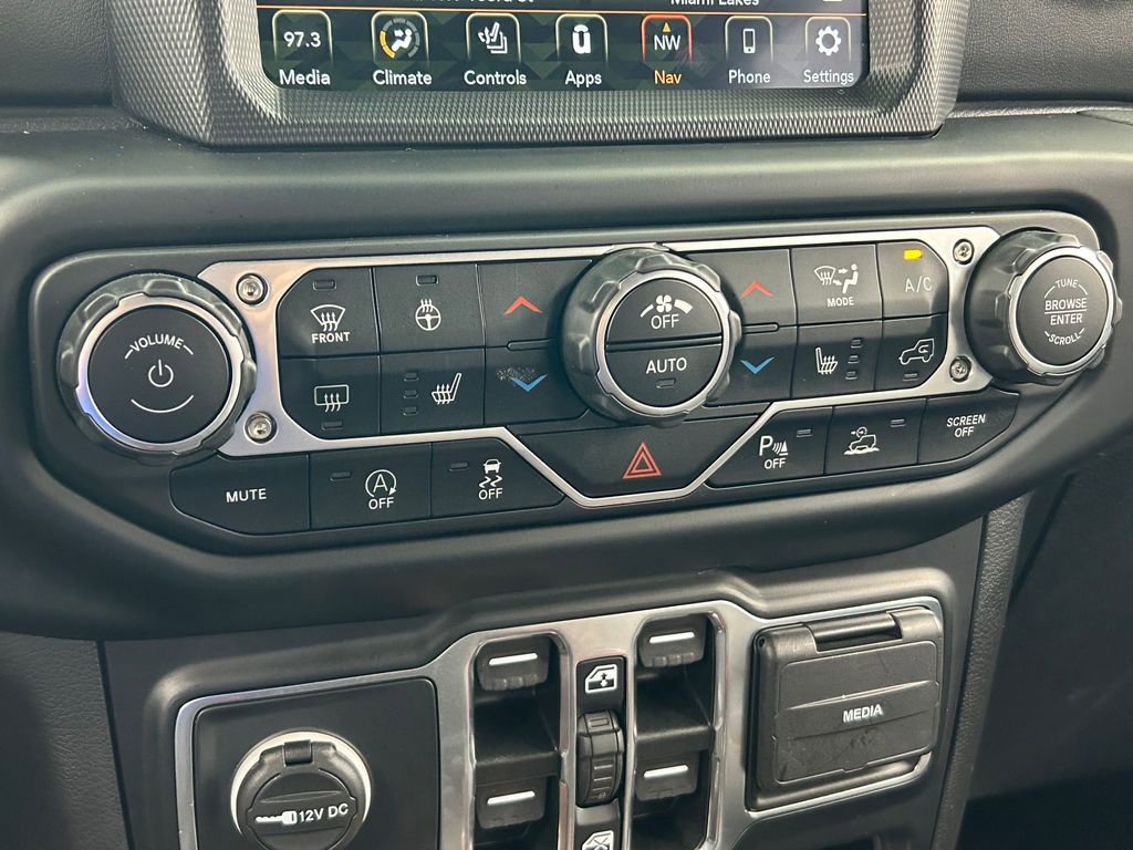 Used 2022 Jeep Wrangler Unlimited Sahara AWD/4WD image 22