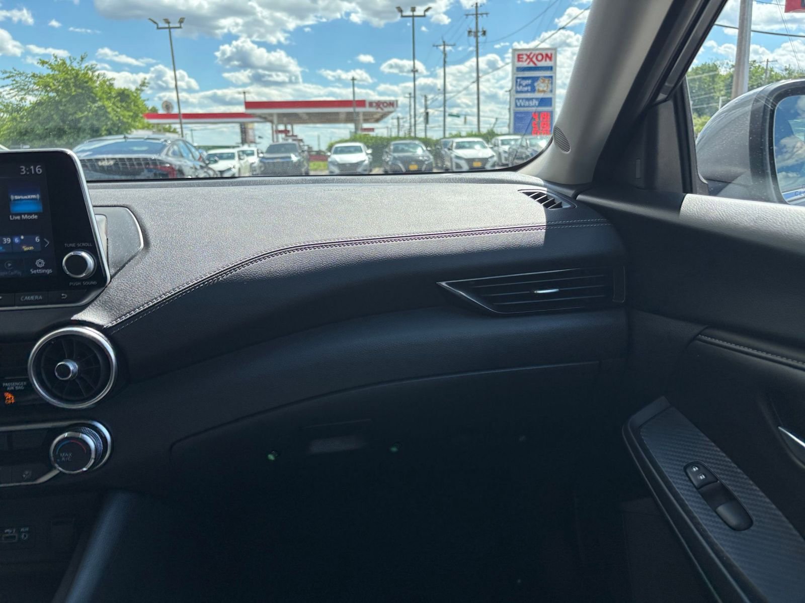 Used 2025 Nissan Sentra SV FWD image 33