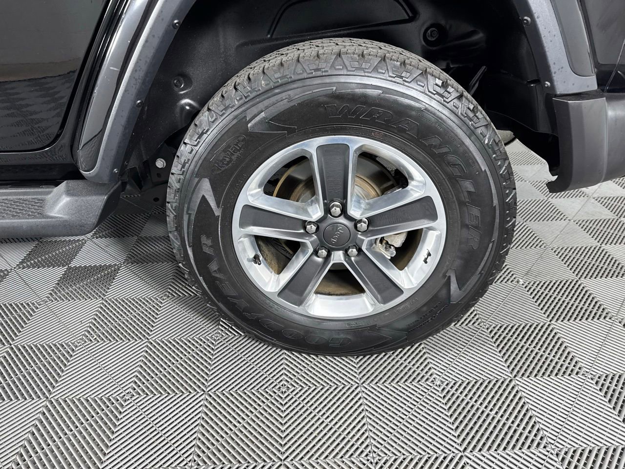 Used 2022 Jeep Wrangler Unlimited Sahara w/ Dual Top Group image 35