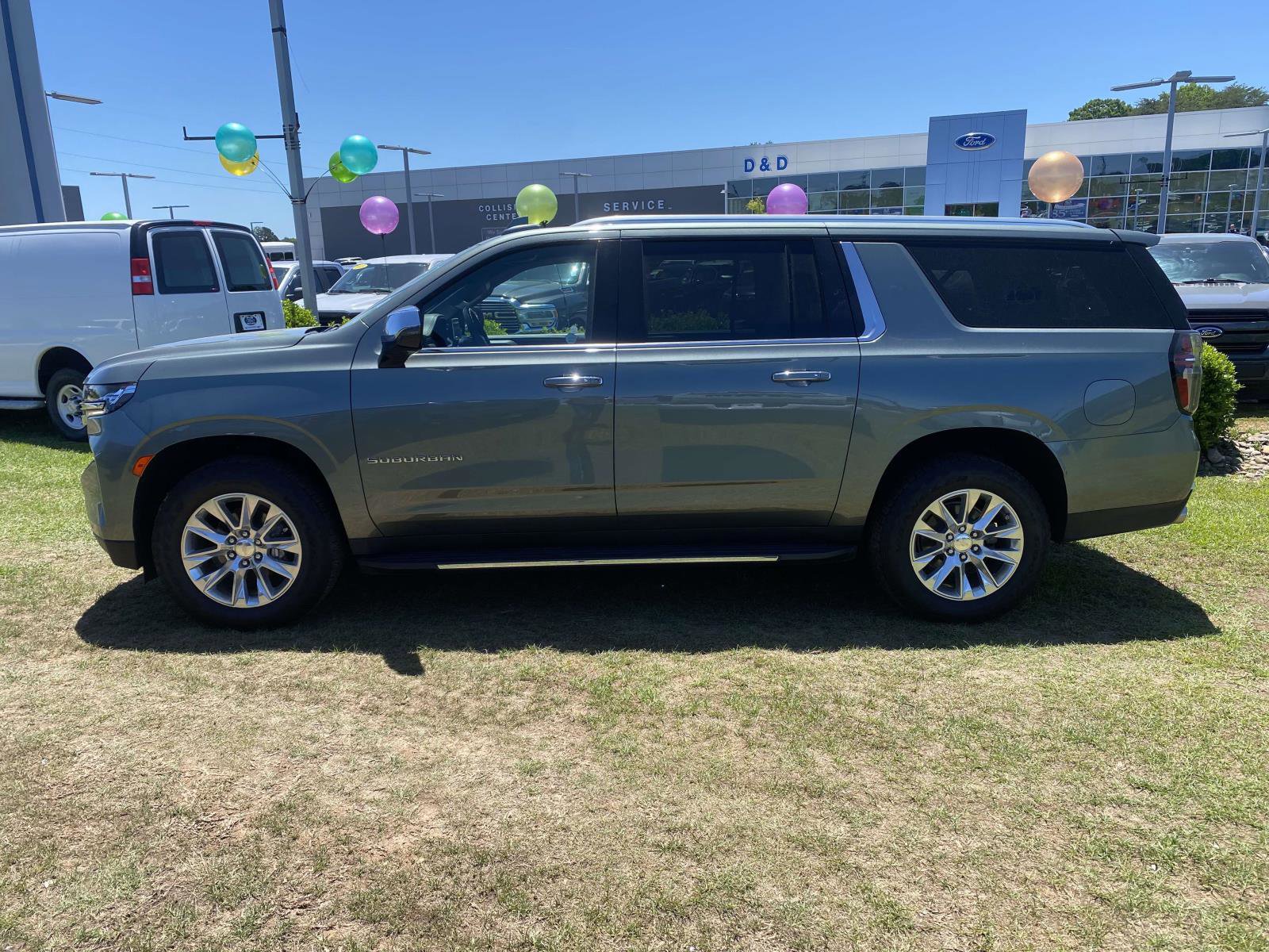 Used 2023 Chevrolet Suburban Premier RWD image 4