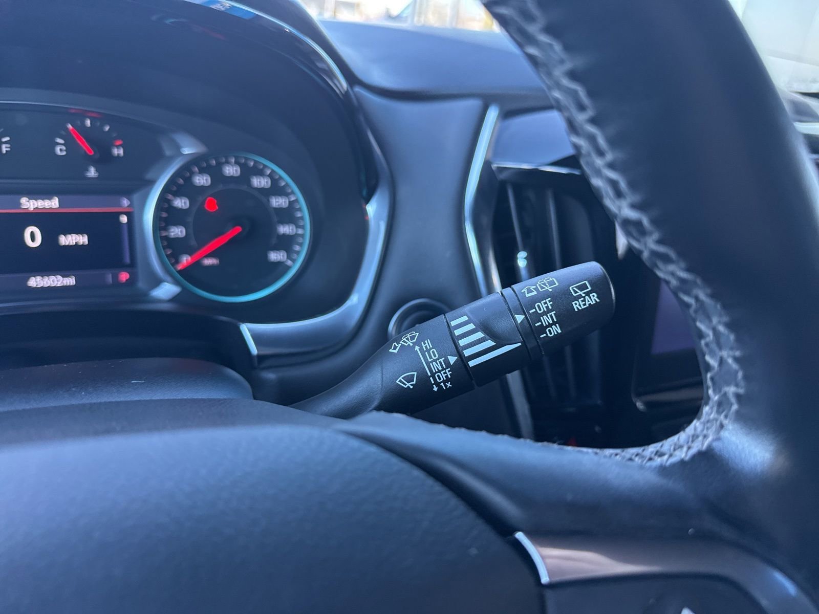 Used 2023 Chevrolet Traverse LT w/ Rear Camera Mirror Package image 38