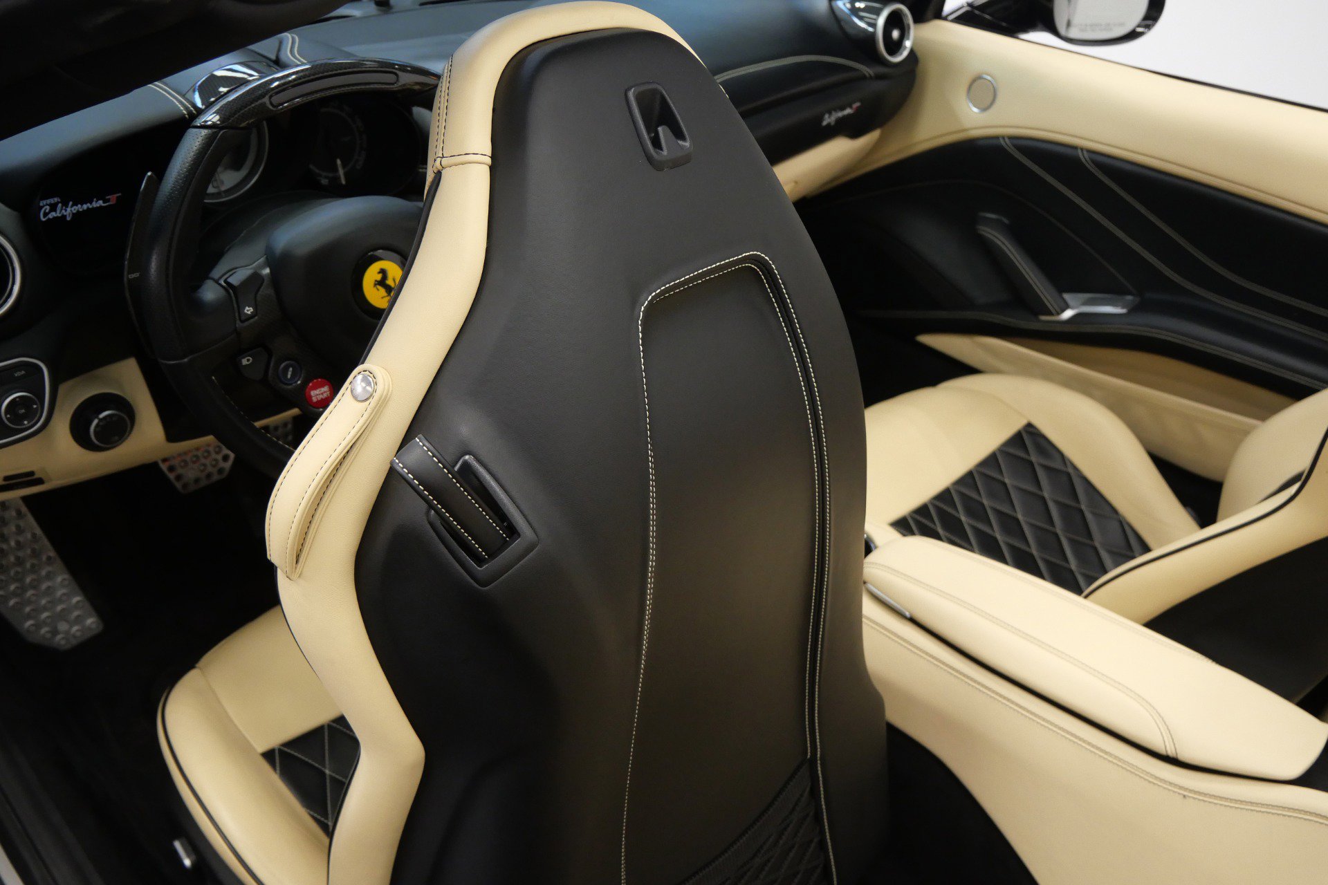 Used 2015 Ferrari California T RWD image 31