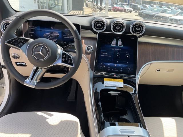 Used 2025 Mercedes-Benz GLC 300 4MATIC image 16