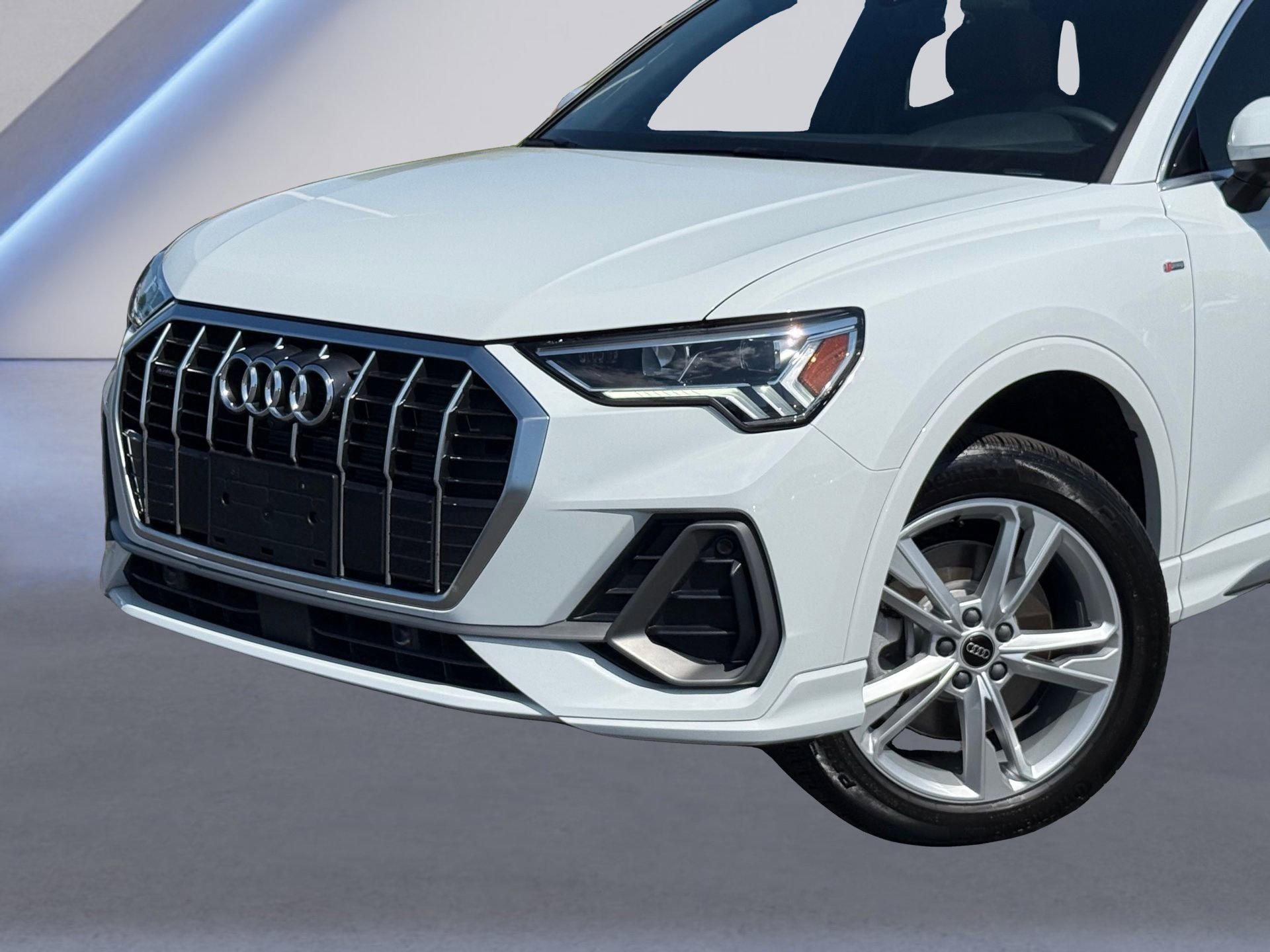 Used 2024 Audi Q3 2.0T Premium Plus w/ Premium Plus Package AWD/4WD image 1