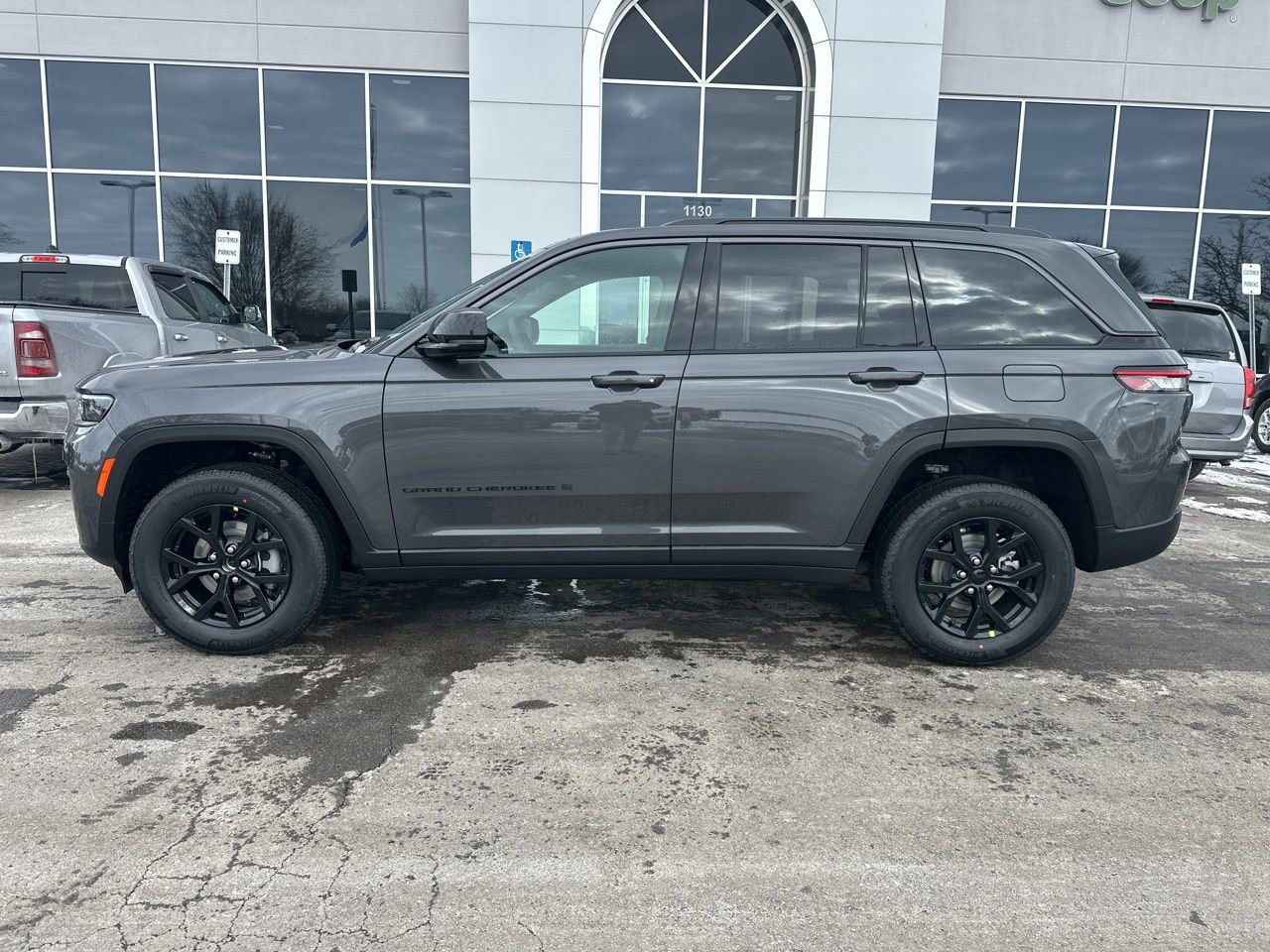 New 2026 Jeep Grand Cherokee Laredo image 6